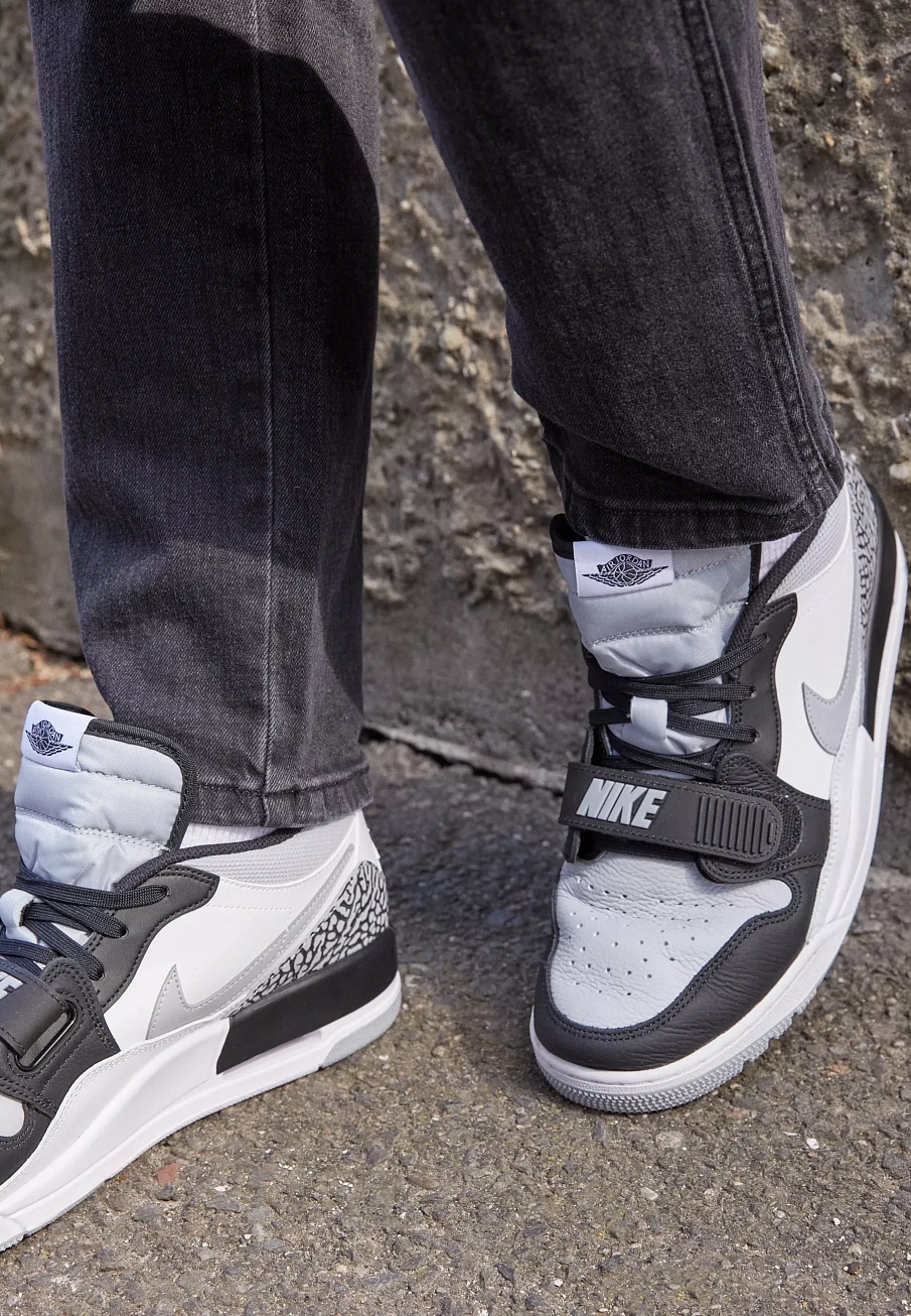 Фото № 2 с приближением к товару «‎AIR JORDAN LEGACY 312»