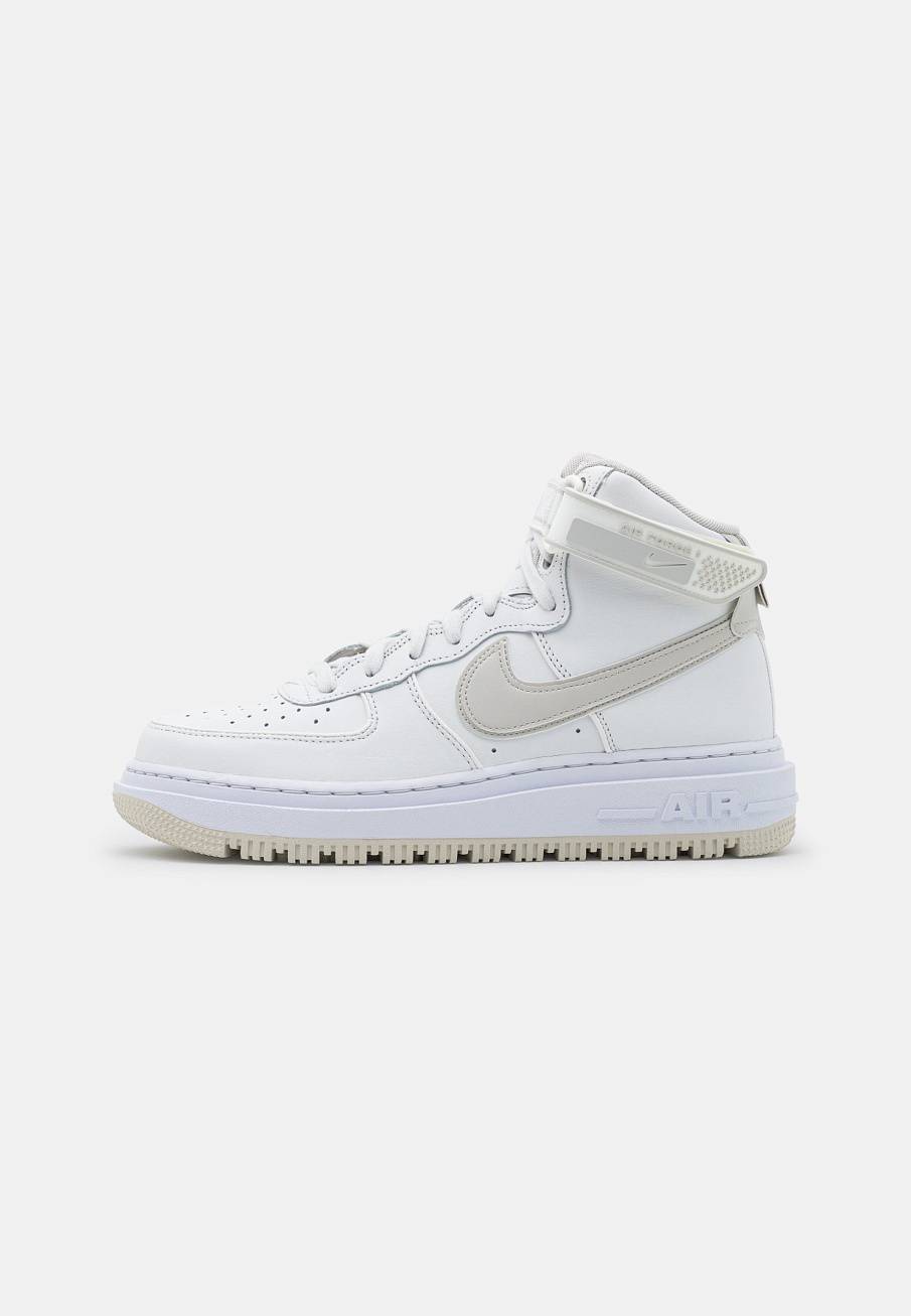 Фото № 1 с приближением к товару «‎Nike Air Force 1 »