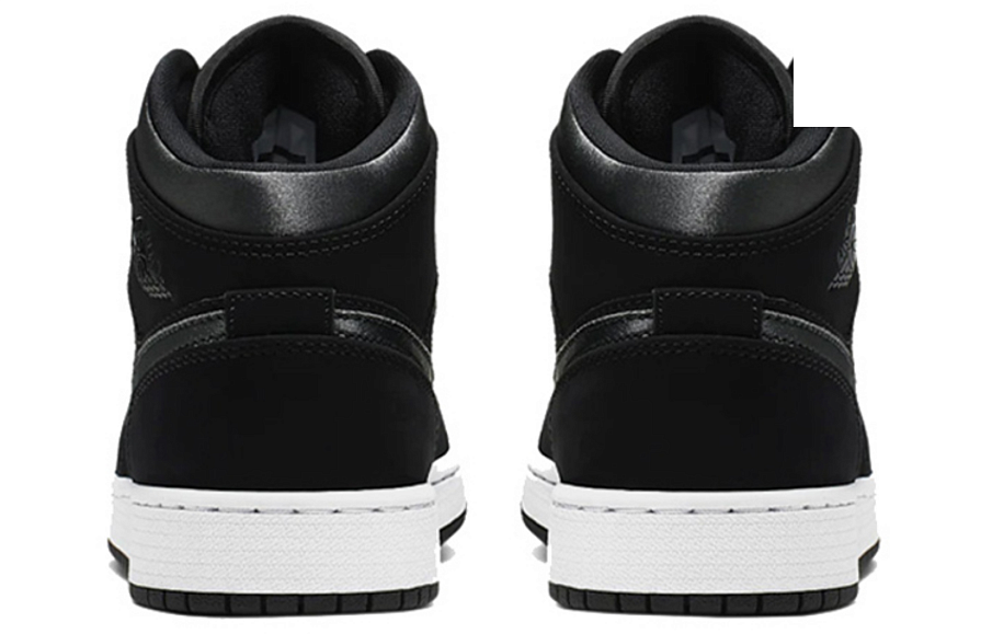 Фото № 4 с приближением к товару «‎Nike Air Jordan 1 Mid White Black Grey»