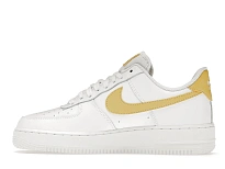 Фото № 5 с приближением к товару «‎Nike Air Force 1 07 White Saturn Gold White White »