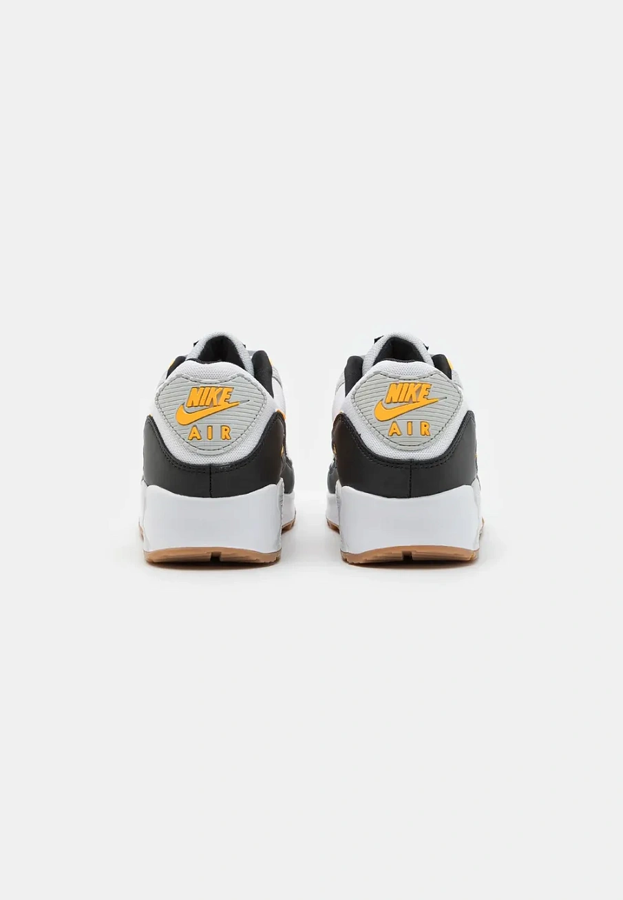 Фото № 3 с приближением к товару «‎AIR MAX 90»