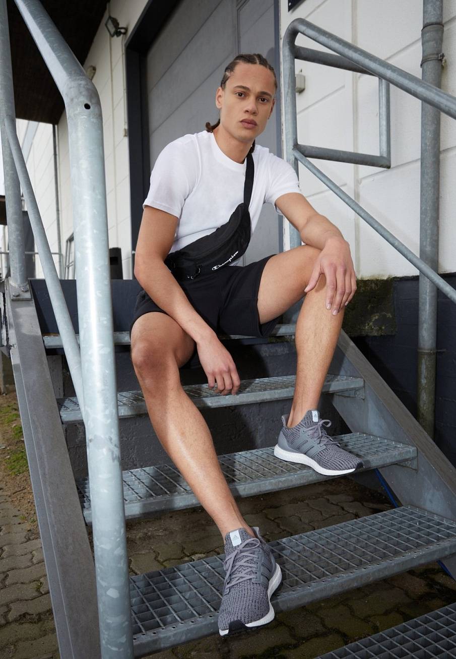 Фото № 1 с приближением к товару «‎Adidas Ultraboost 4.0 Dna »