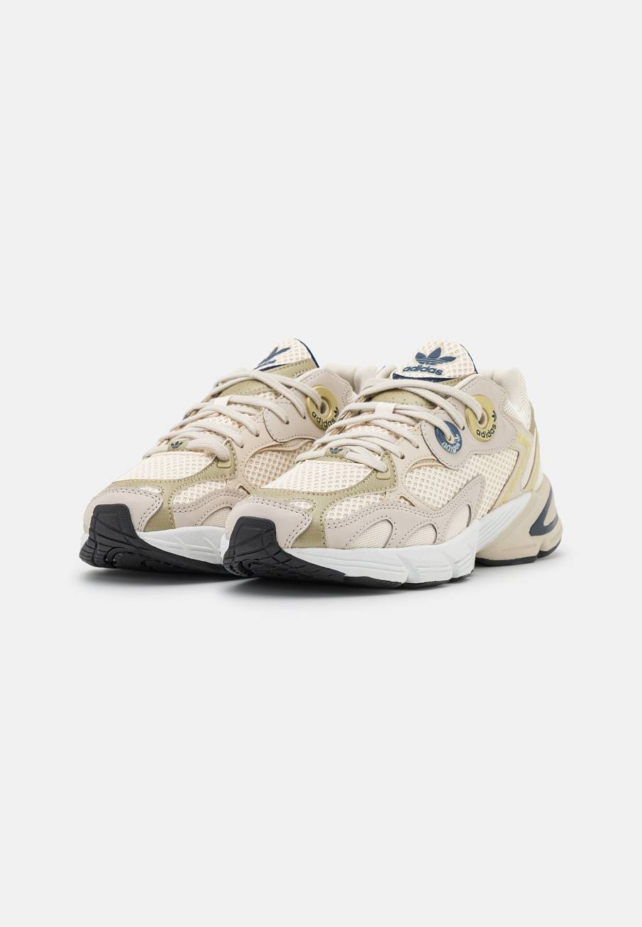 Фото № 3 с приближением к товару «‎Adidas Astir »