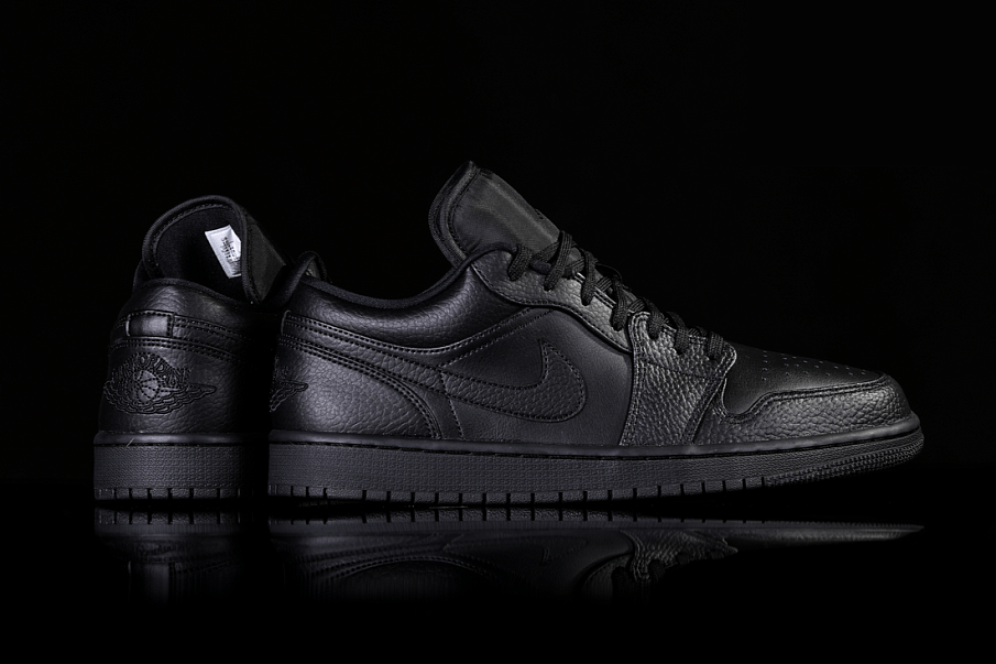 Фото № 3 с приближением к товару «‎Nike Air Jordan 1 Retro Triple »