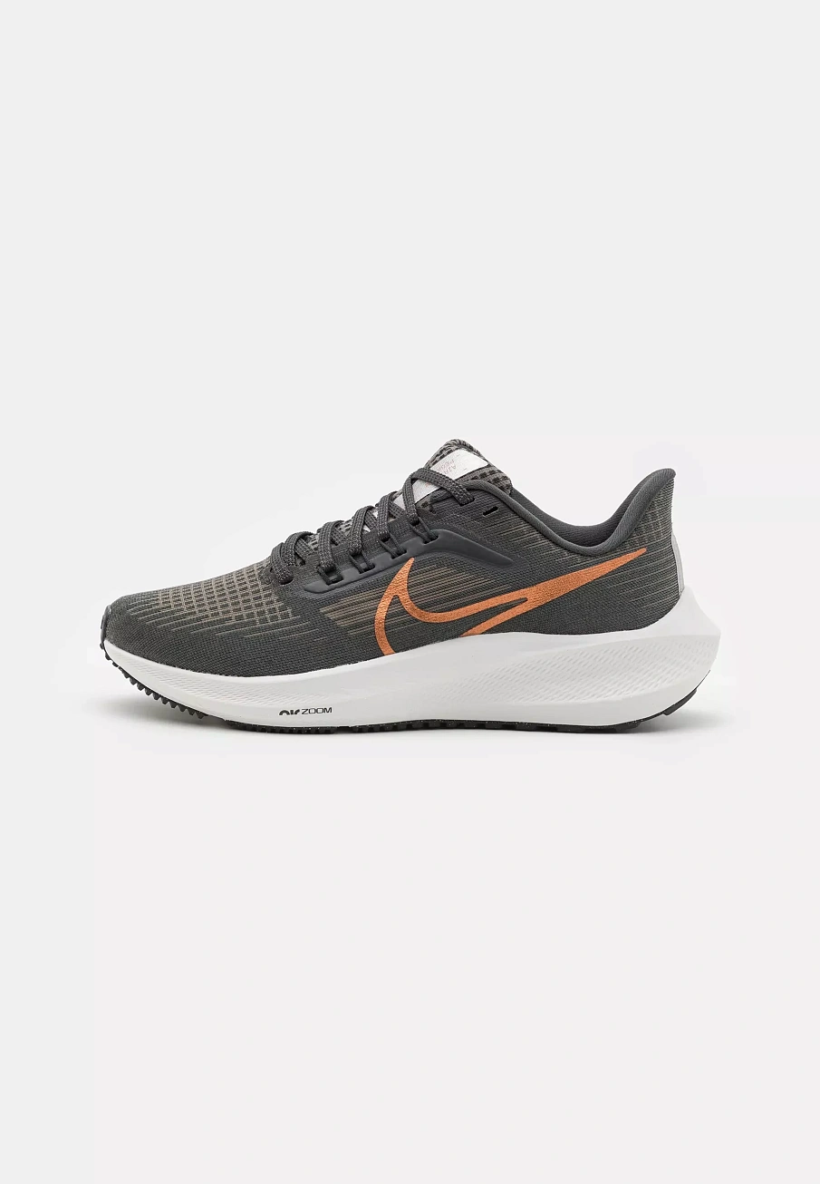 Фото № 1 с приближением к товару «‎AIR ZOOM PEGASUS 39»