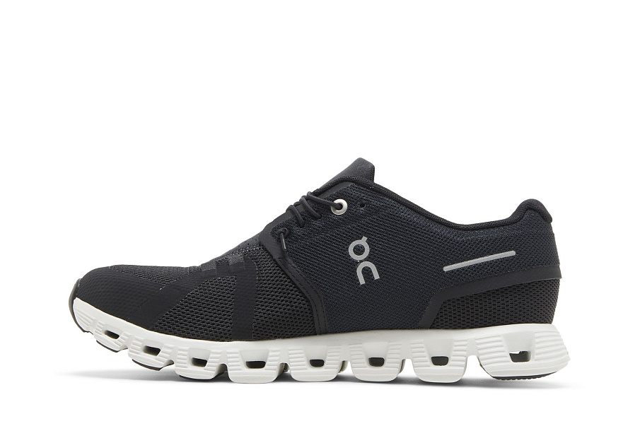 Фото № 4 с приближением к товару «‎ON Women's Cloud 5 Black White»