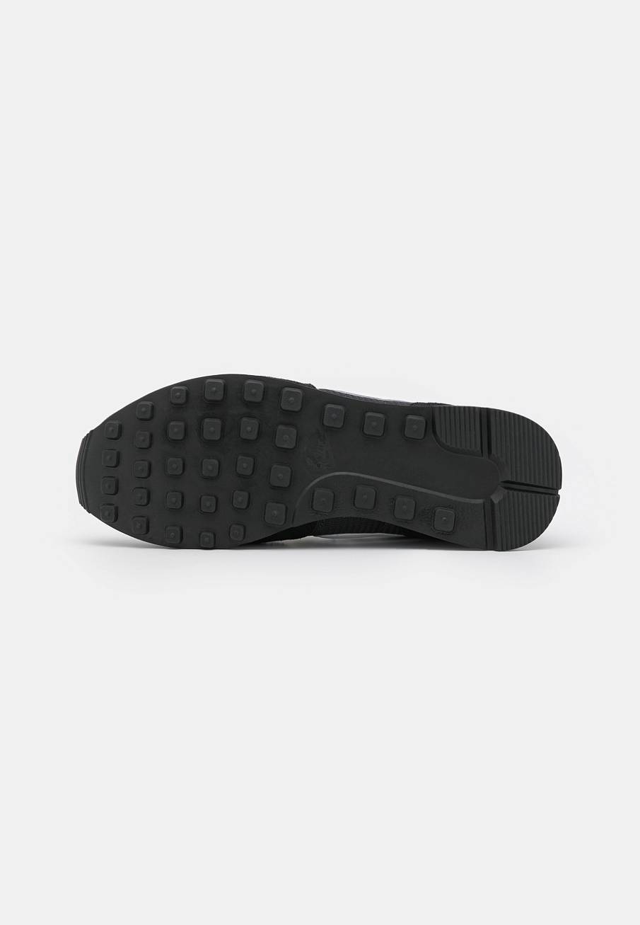 Фото № 4 с приближением к товару «‎Nike Internationalist »