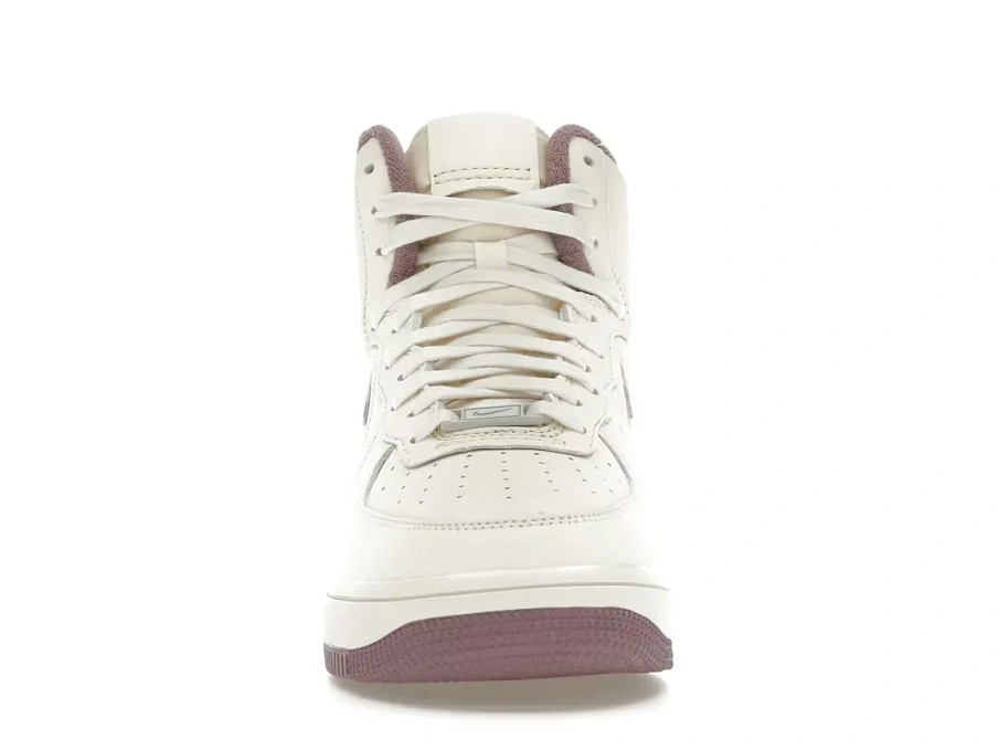 Фото № 2 с приближением к товару «‎Nike Air Force 1 High Sculpt»
