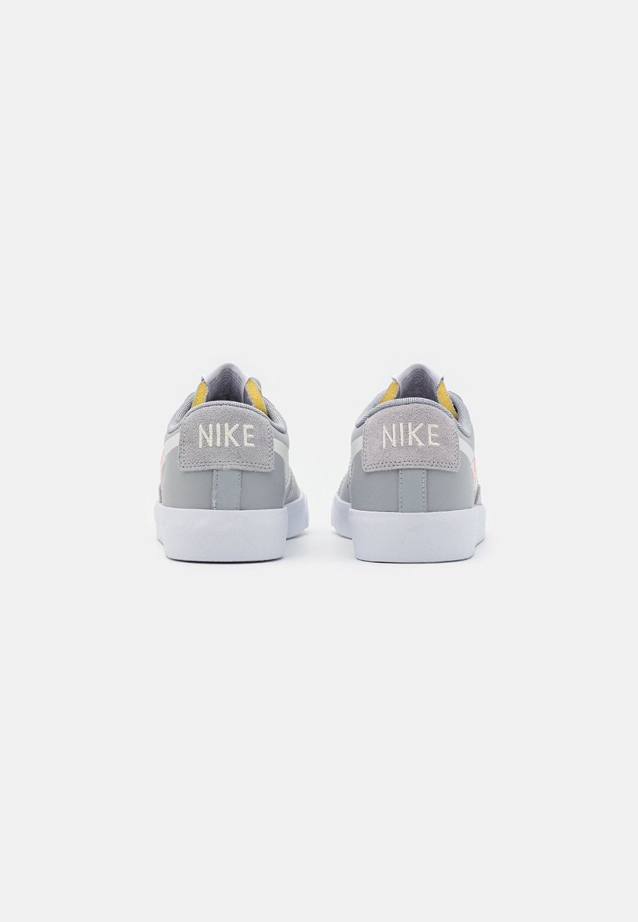 Фото № 3 с приближением к товару «‎Nike Blazer »