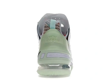 Nike LeBron 18 - 4