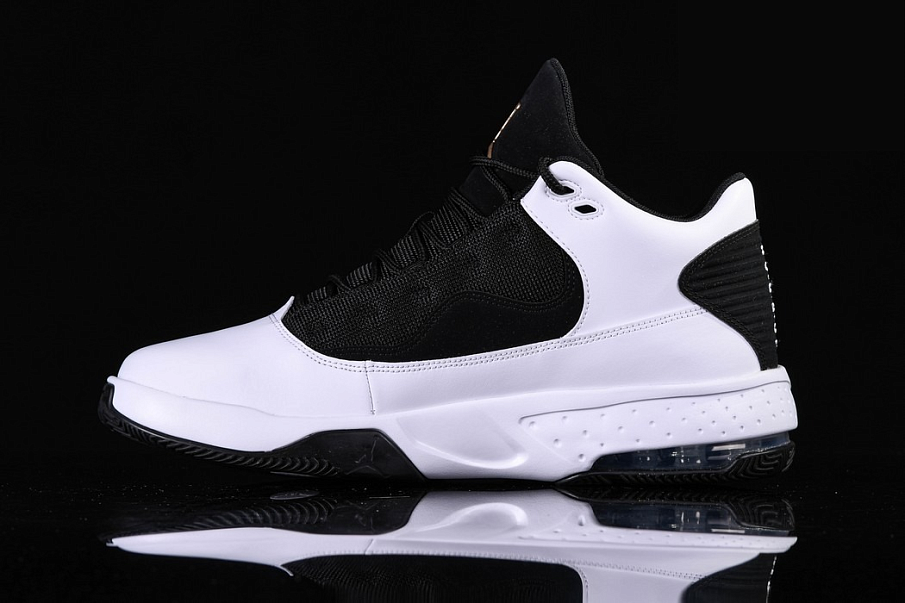 Фото № 3 с приближением к товару «‎Nike Air Jordan Max Aura 2 Oreo»