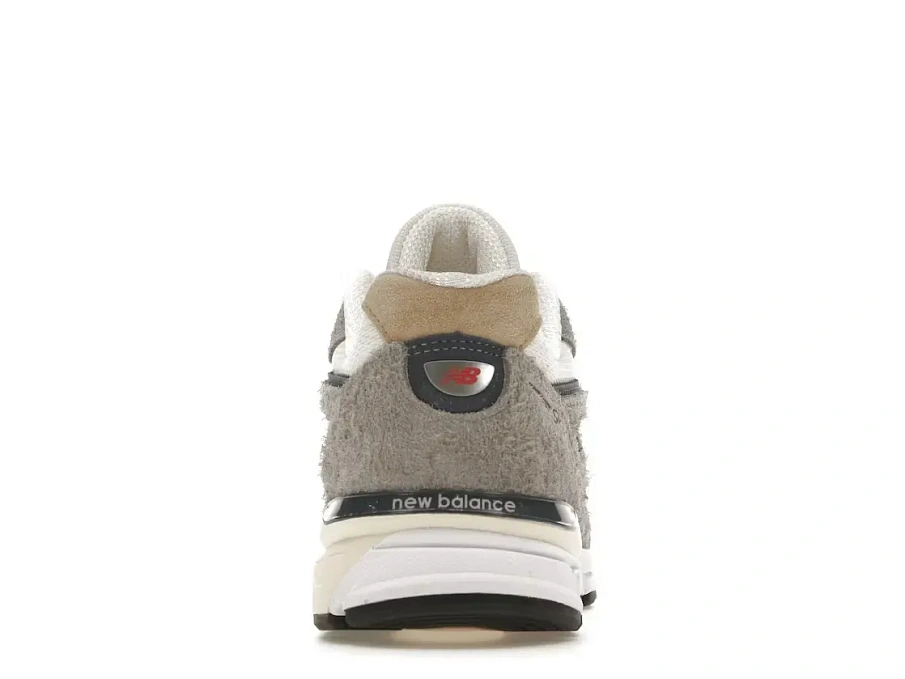 Фото № 4 с приближением к товару «‎New Balance 990v4»