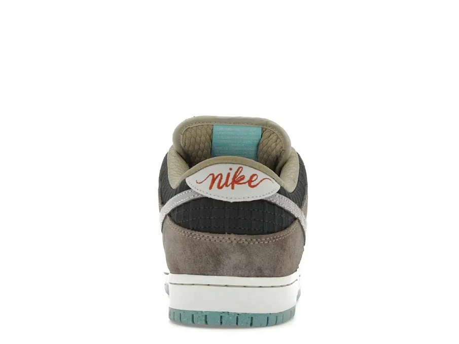 Фото № 4 с приближением к товару «‎Nike SB Dunk Low»