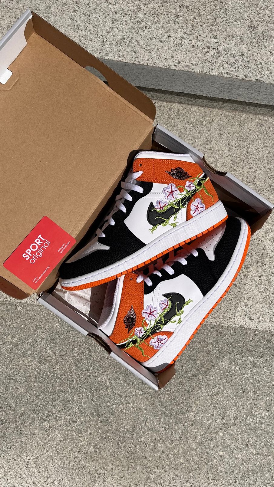 Фото № 3 с приближением к товару «‎Air Jordan 1 Mid Starfish Floral»