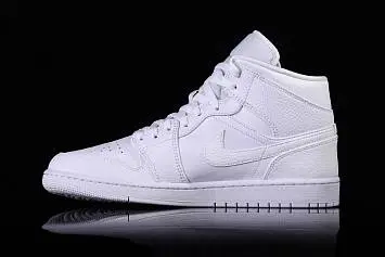 Nike Air Jordan 1 Retro Triple 2.0 - 4