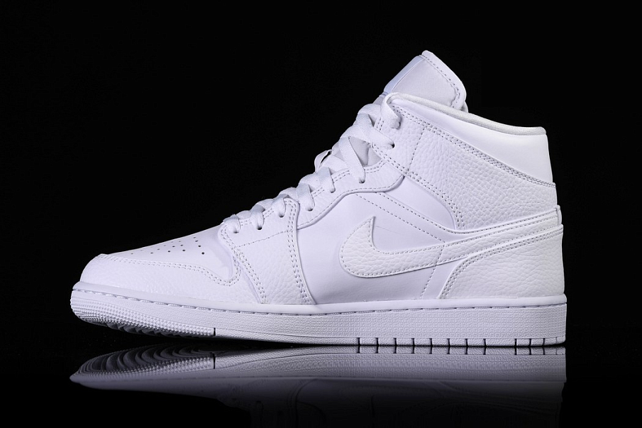 Фото № 4 с приближением к товару «‎Nike Air Jordan 1 Retro Triple 2.0»