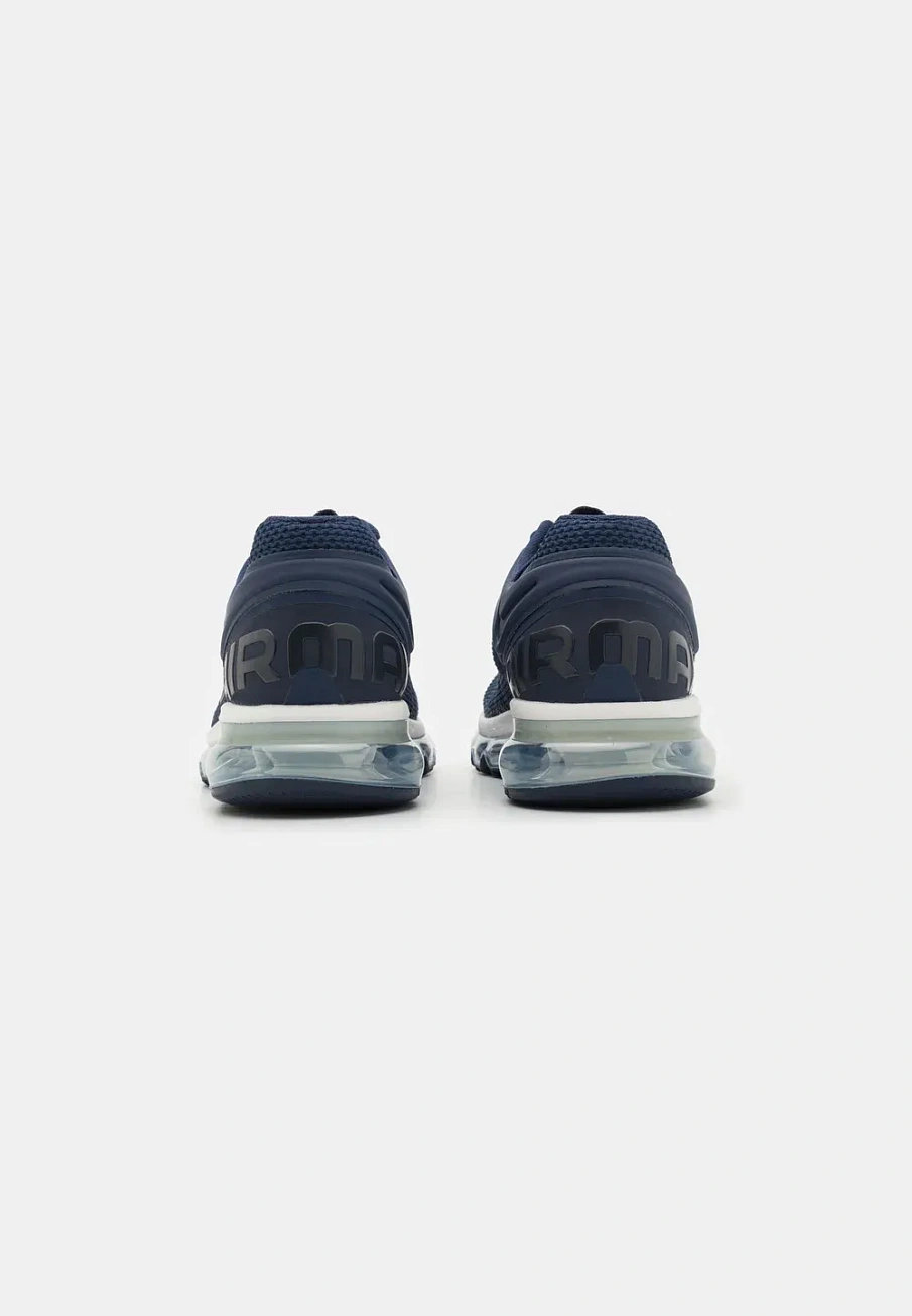 Фото № 3 с приближением к товару «‎AIR MAX 2013»