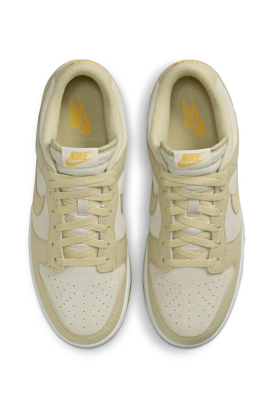 Фото № 3 с приближением к товару «‎Nike Dunk »