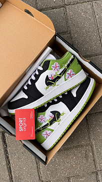 Фото № 1 с приближением к товару «‎Air Jordan 1 Low SE Floral Vines»