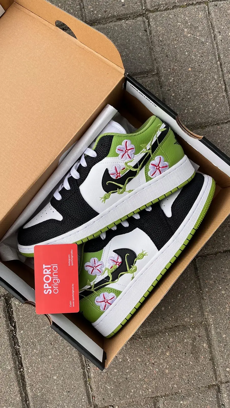 Фото № 1 с приближением к товару «‎Air Jordan 1 Low SE Floral Vines (DQ8389-100)»
