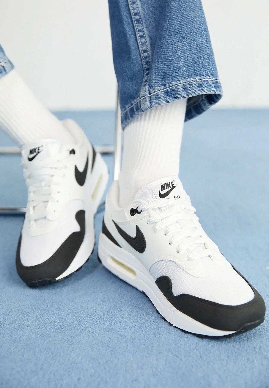 Фото № 2 с приближением к товару «‎AIR MAX»