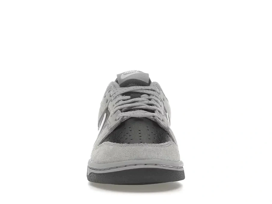 Фото № 2 с приближением к товару «‎Nike Dunk Low»