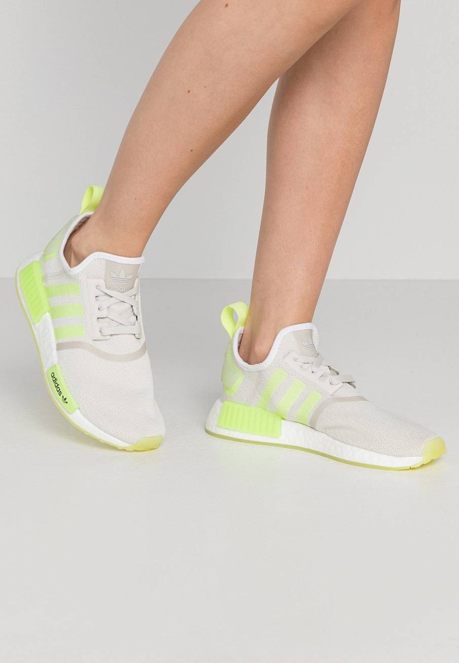 Фото № 1 с приближением к товару «‎Adidas Nmd_r1 »
