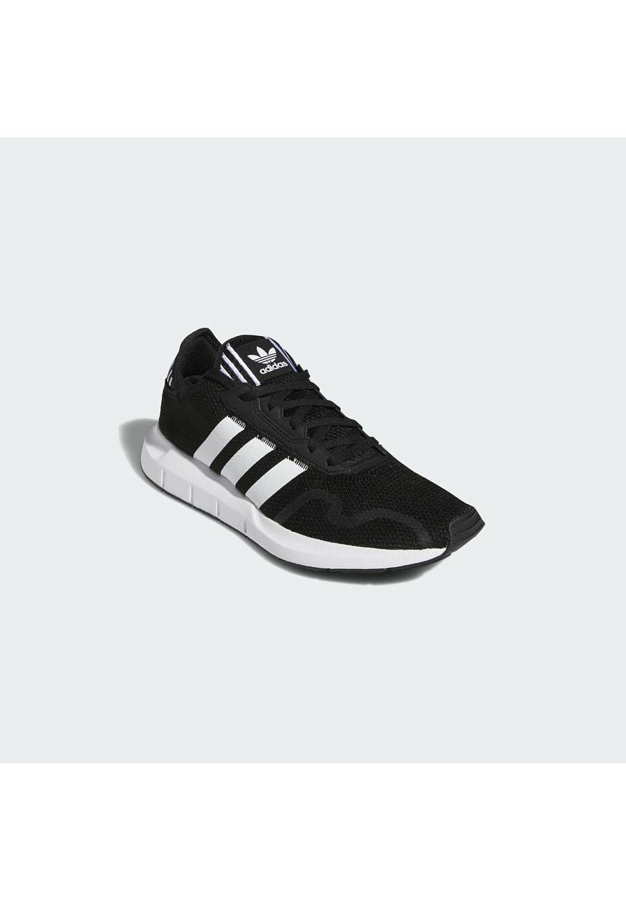 Фото № 4 с приближением к товару «‎Adidas Swift »
