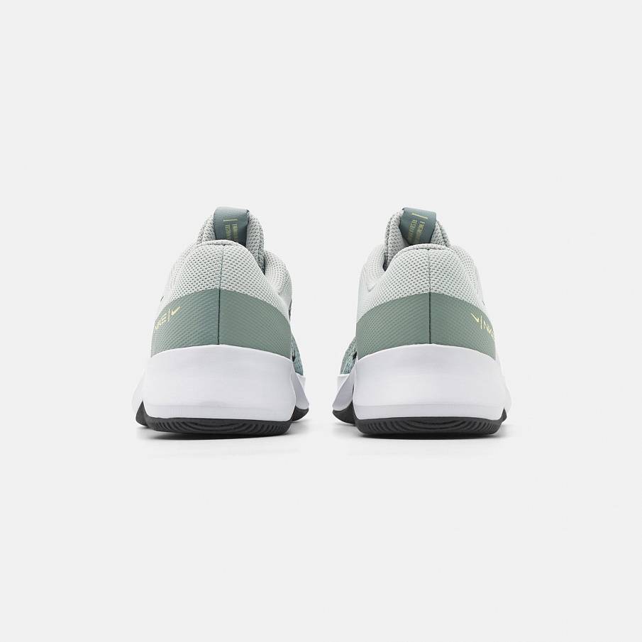 Фото № 3 с приближением к товару «‎Nike MC Trainer 2»