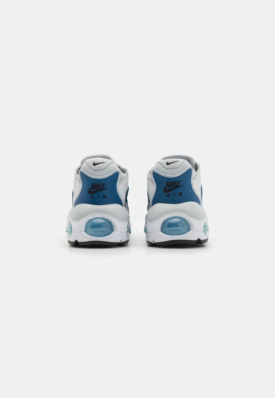Фото № 3 с приближением к товару «‎AIR MAX»