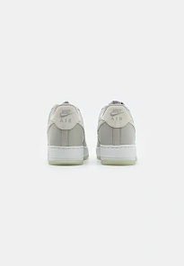 Фото № 3 с приближением к товару «‎AIR FORCE 1 07 LV8»