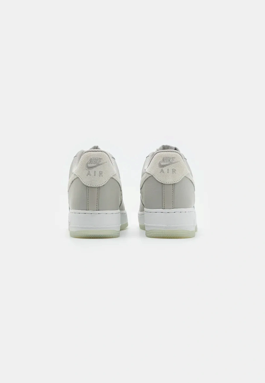 Фото № 3 с приближением к товару «‎AIR FORCE 1 07 LV8»