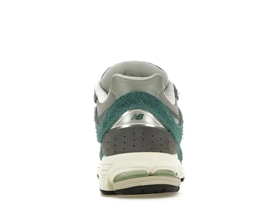 Фото № 4 с приближением к товару «‎New Balance 2002R»