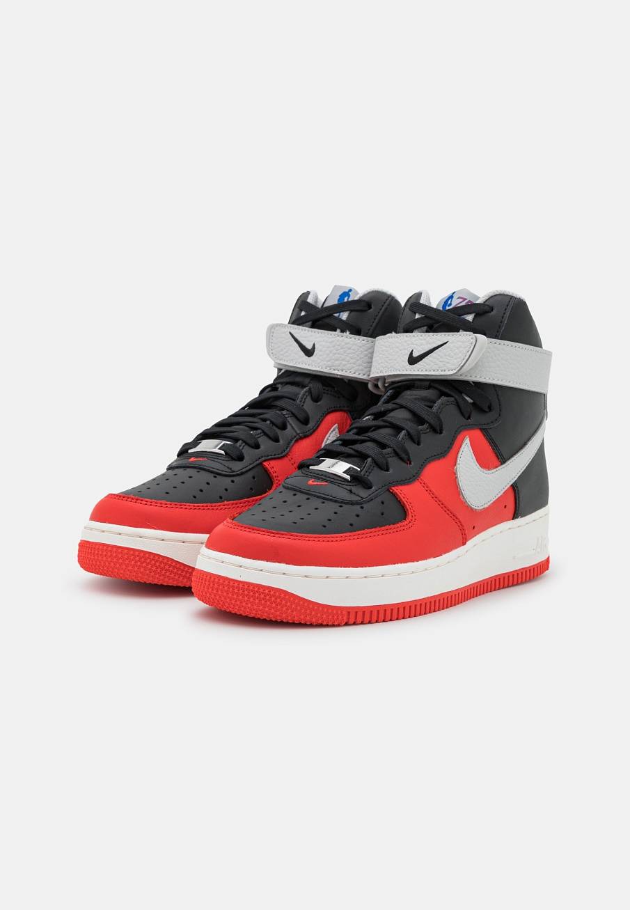 Фото № 2 с приближением к товару «‎Nike Air Force 1 ’07 »