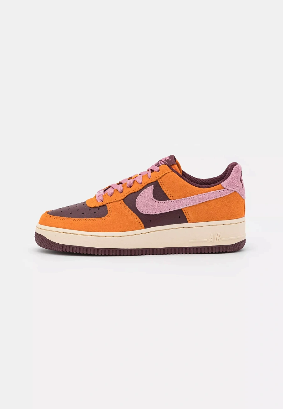 Фото № 1 с приближением к товару «‎WMNS AIR FORCE 1 07 ESO»