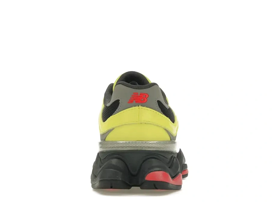 Фото № 4 с приближением к товару «‎New Balance 9060»