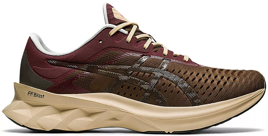 Фото № 1 с приближением к товару «‎ASICS Novablast Affix Brown»