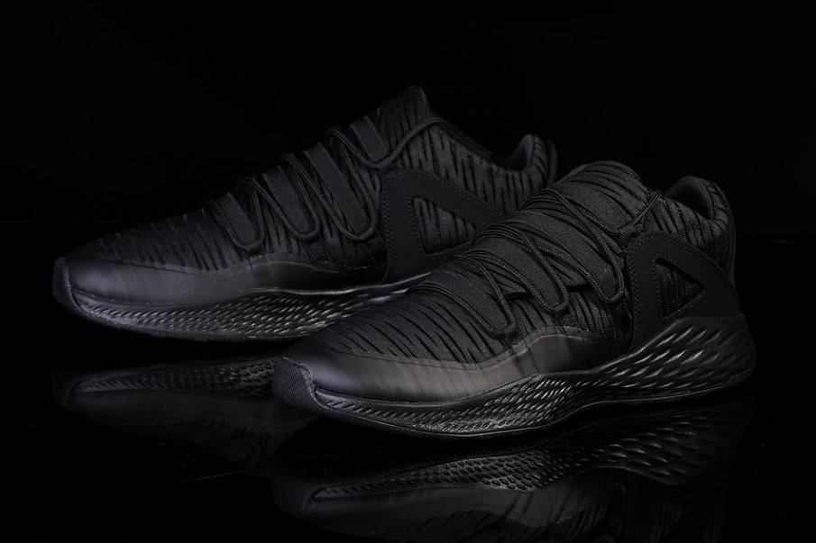 Фото № 2 с приближением к товару «‎Nike Air Jordan Formula 23 Triple »