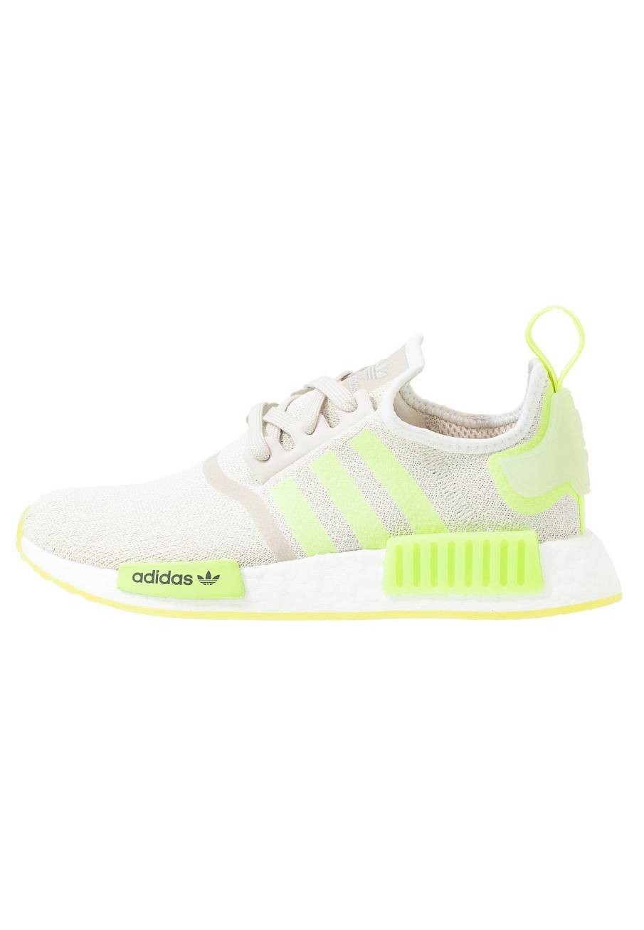 Фото № 2 с приближением к товару «‎Adidas Nmd_r1 »
