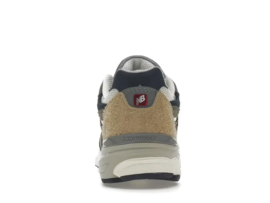 Фото № 4 с приближением к товару «‎New Balance 990v3»