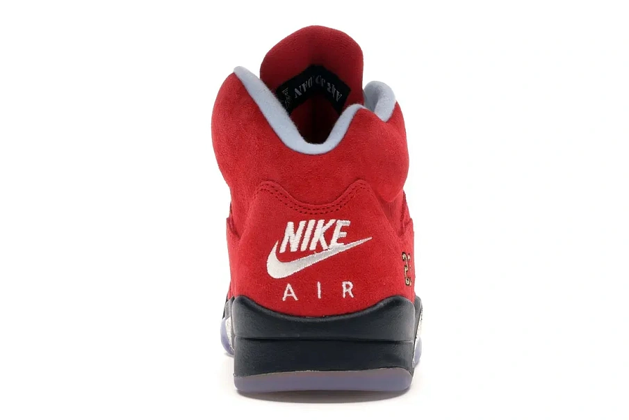 Фото № 4 с приближением к товару «‎Jordan 5 Retro Trophy Room University Red (F&F)»