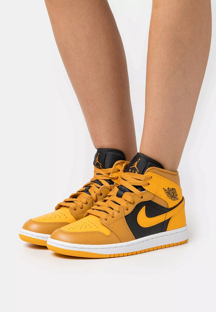 Фото № 1 с приближением к товару «‎AIR JORDAN 1 MID»
