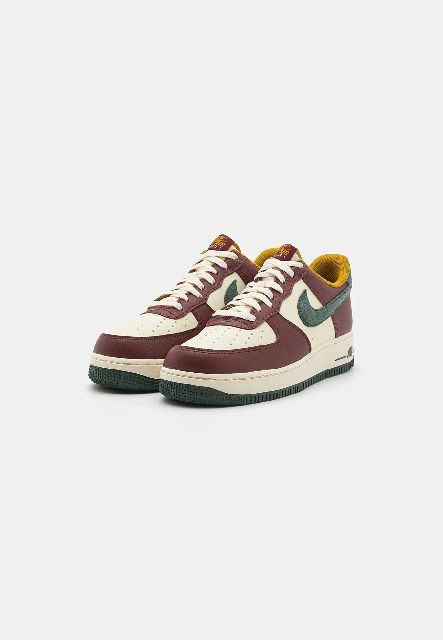 Фото № 2 с приближением к товару «‎AIR FORCE 1 ’07 LV8»