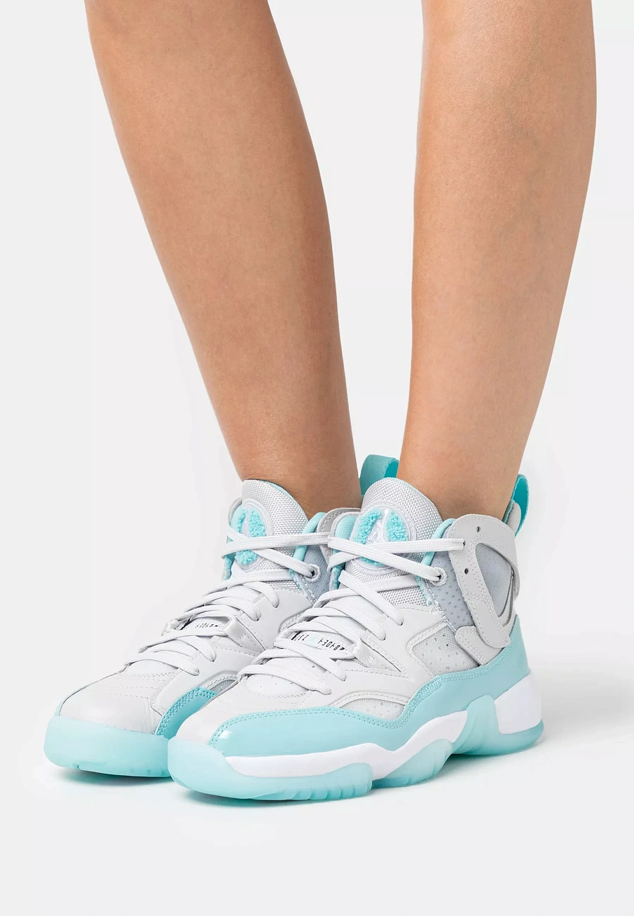 Фото № 1 с приближением к товару «‎WMNS JUMPMAN TWO TREY»