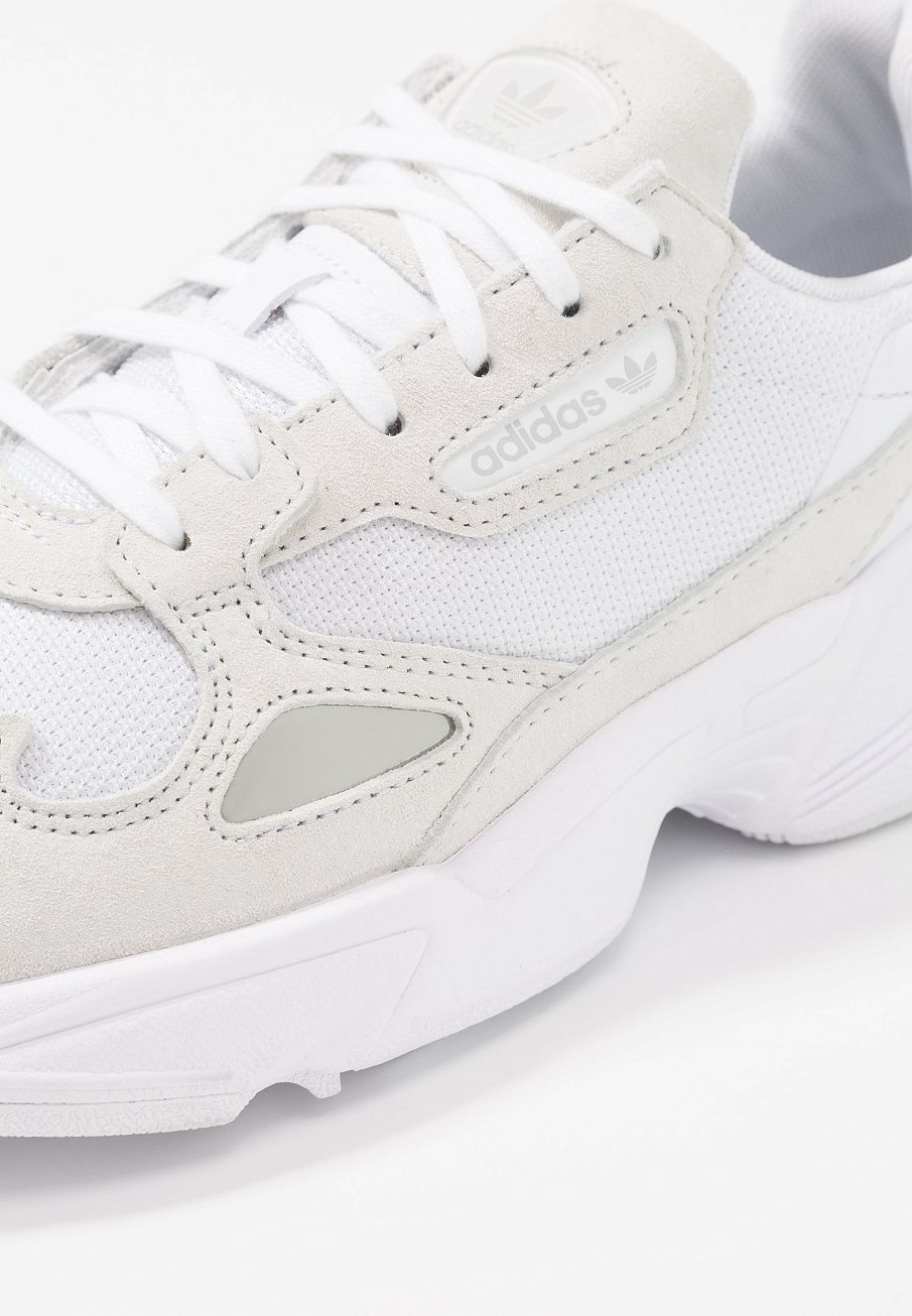 Фото № 3 с приближением к товару «‎Adidas Falcon »