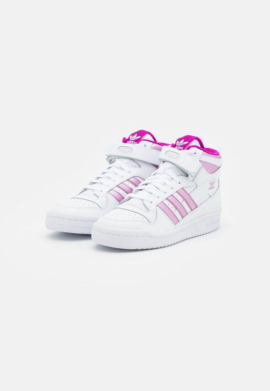 Фото № 3 с приближением к товару «‎Adidas Forum »
