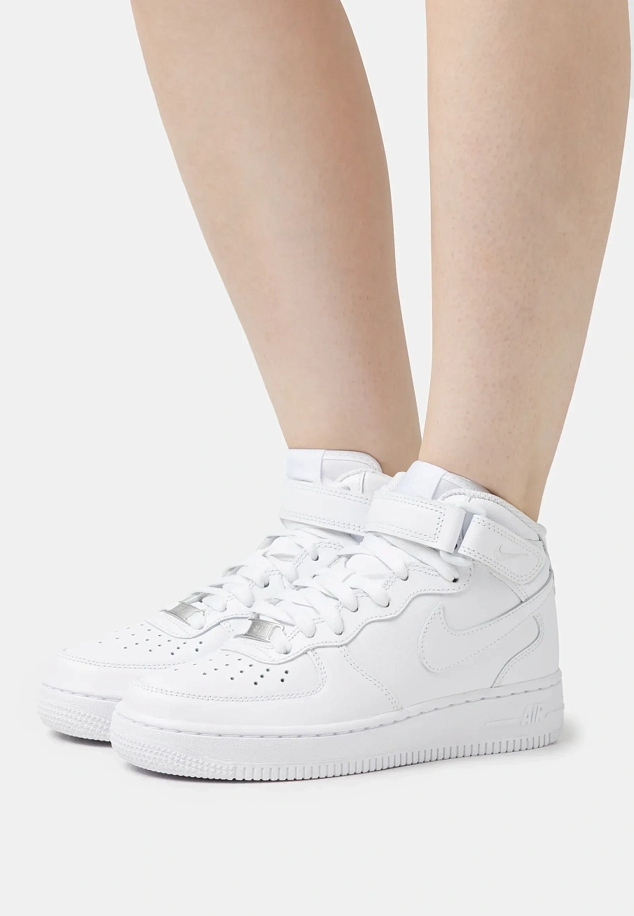 Фото № 1 с приближением к товару «‎AIR FORCE 1 07 MID»