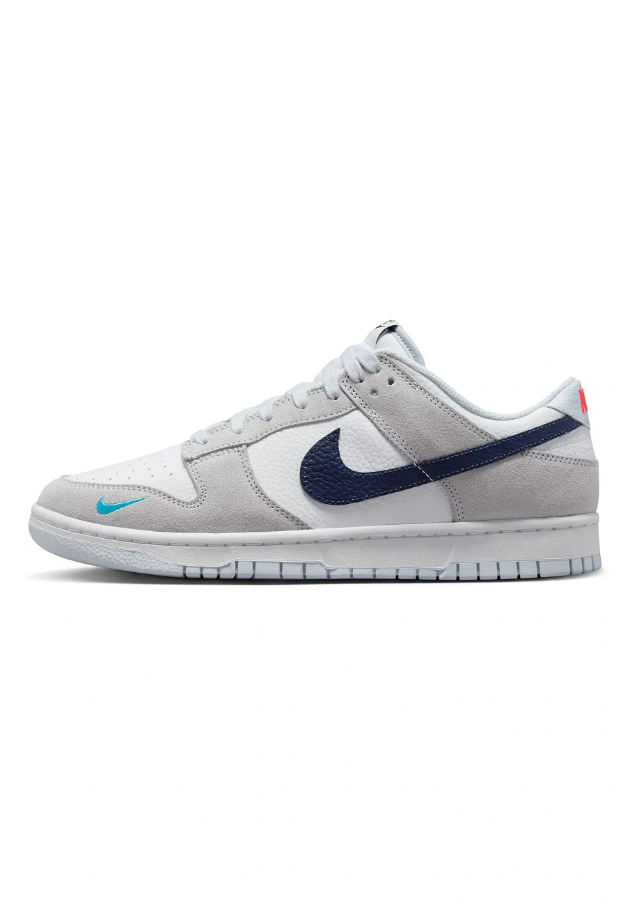 Фото № 1 с приближением к товару «‎NIKE DUNK LOW SD»