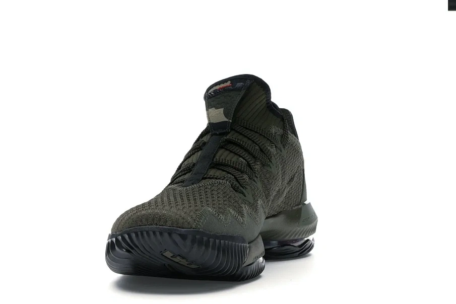 Фото № 2 с приближением к товару «‎Nike LeBron 16 Low Camo»