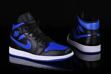 Nike Air Jordan 1 Retro Hyper Royal  - 4